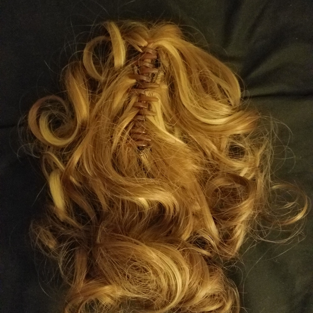Clip on pony tail